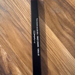 MAC Lip Pencil in Soar. (Mauve color)